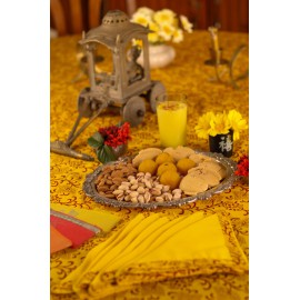 Fanny yellow table cloth for eight