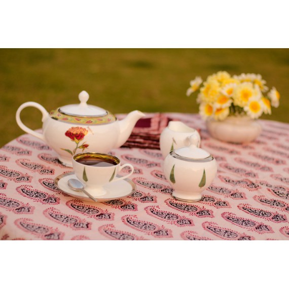 Black and red paisley round table cloth for six