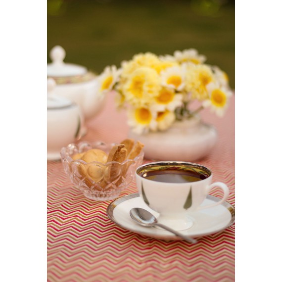 Pink striped round table cloth for six 