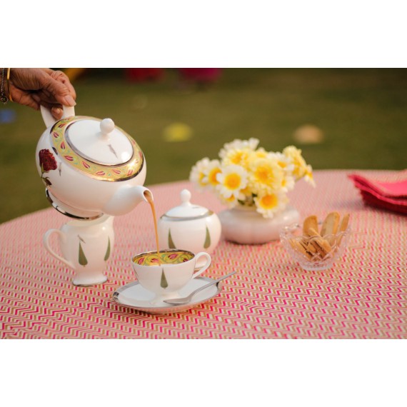 Pink striped round table cloth for six 