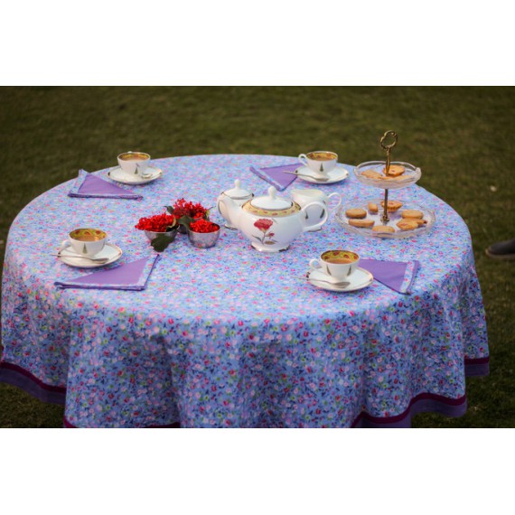 Pale blue and purple round table cloth for six