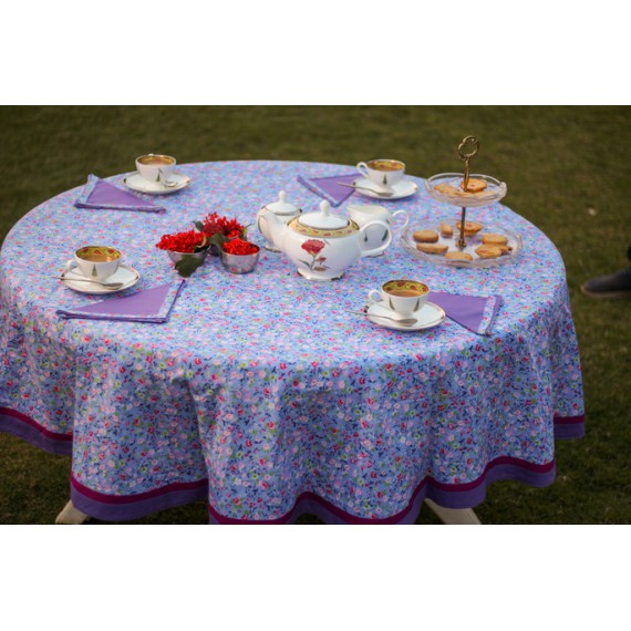 Pale blue and purple round table cloth for six