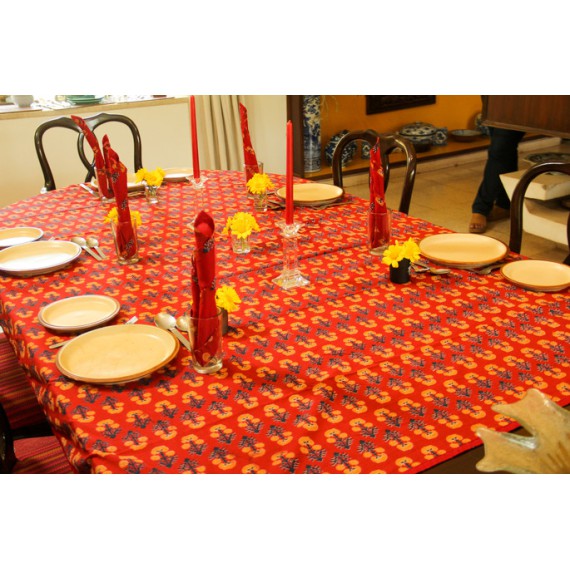 Maroon six seater table cloth