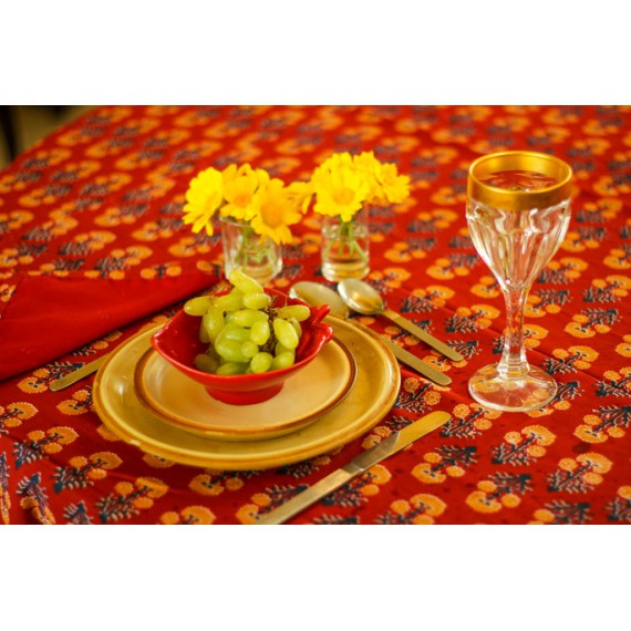 Maroon six seater table cloth