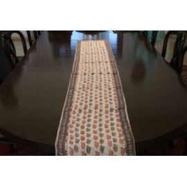 Sara table runner