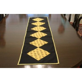 Peela table runner